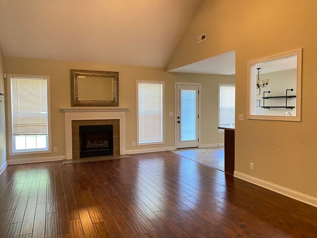 Building Photo - Great Location!! Beautiful Partial Brick H...
