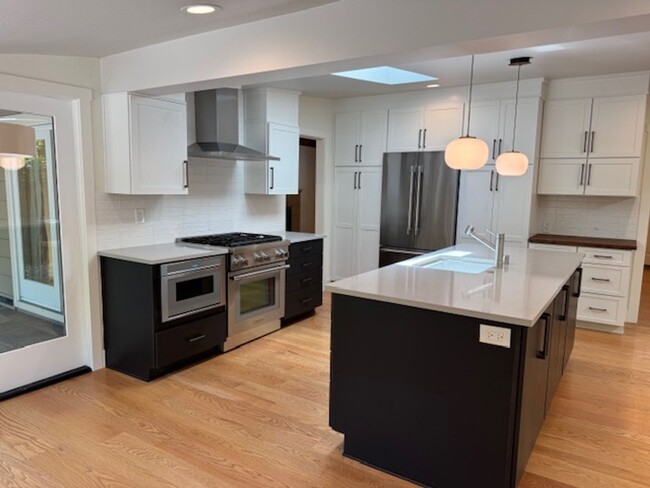 Building Photo - Beautiful updated single level Lafayette h...