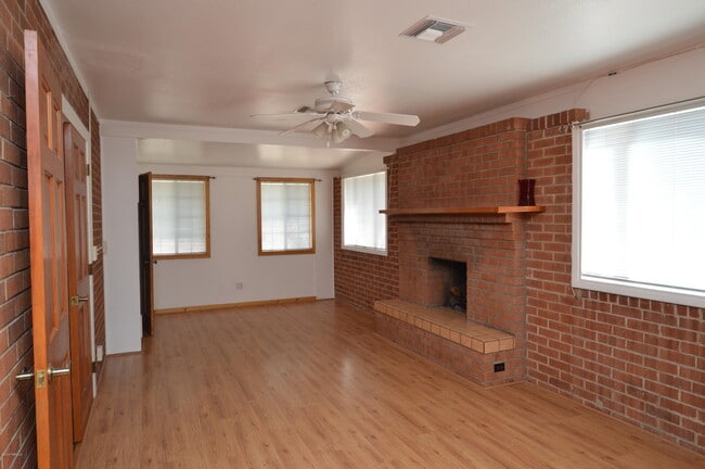 Building Photo - 223 N Bentley Ave