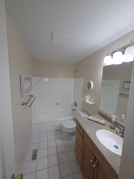 Building Photo - 236 Cresthaven Ln