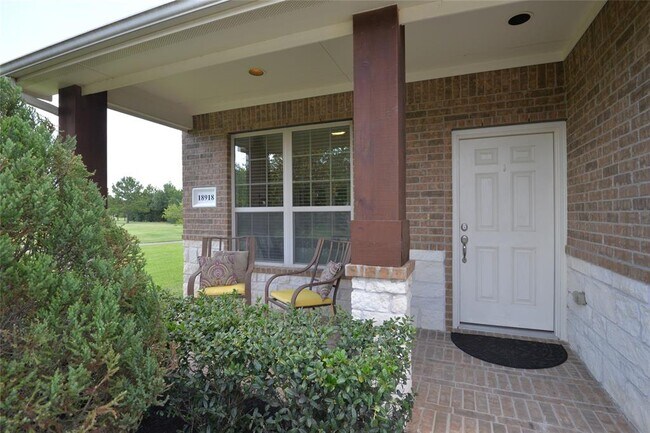 Building Photo - 18918 Cove Pointe Dr