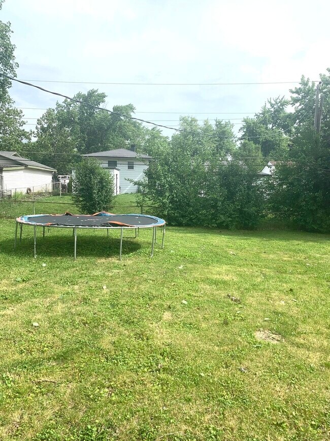 Building Photo - 1672 Evergreen Ave