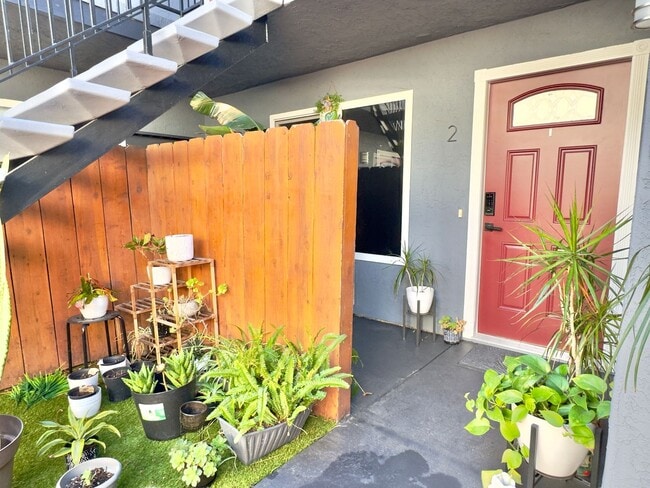 Building Photo - Upgraded One-Bedroom in Kensington