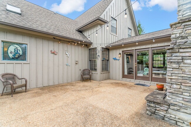 Building Photo - 2016 Rivergate Dr