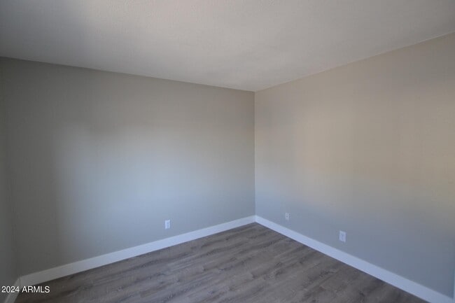 Building Photo - 518 S Allred Dr