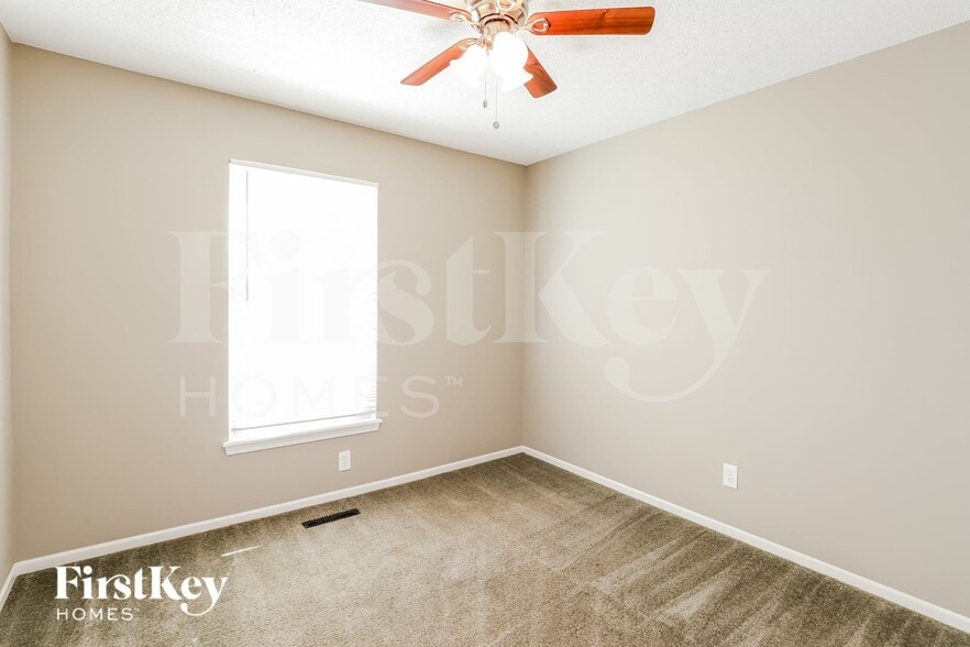 Building Photo - 5906 NW Harris Dr