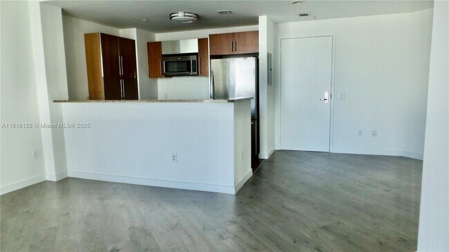 Building Photo - 300 S Biscayne Blvd
