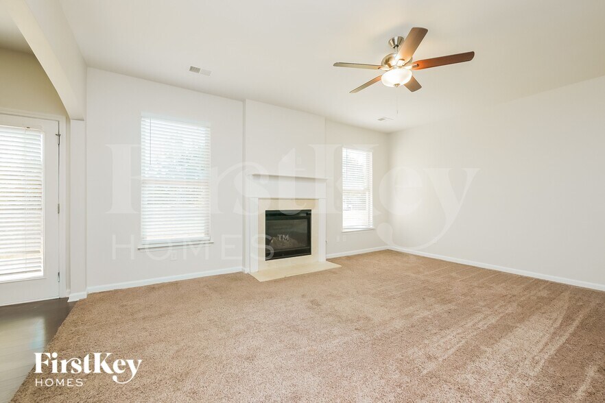 Building Photo - 719 Hot Springs Trail