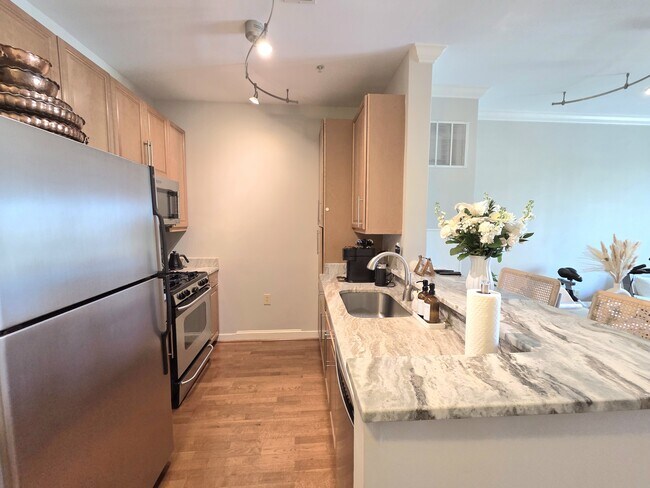 Building Photo - 11770 Sunrise Valley Dr