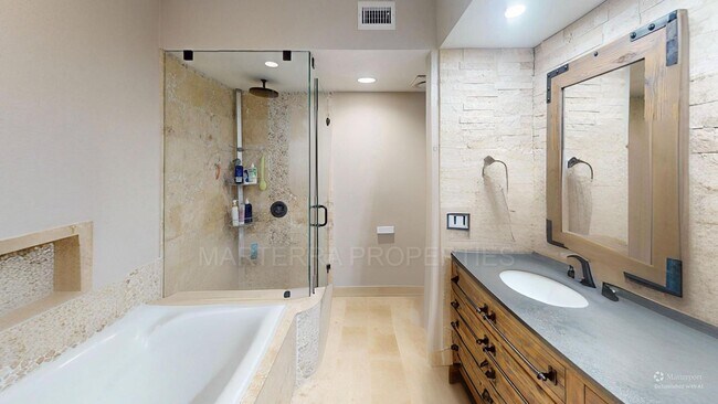 Building Photo - Beautiful 2-Bed/2-Bath Condo