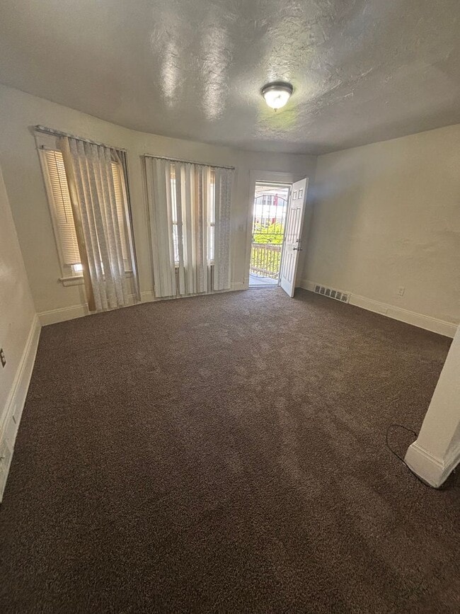 Building Photo - 3bd Single Cash Pay/Section 8