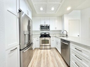 Building Photo - Beautiful 1Bd/1Ba located in Tustin!