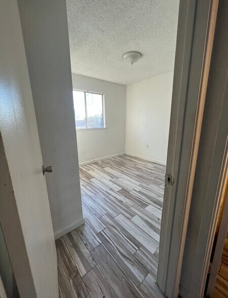 Building Photo - 609 Moore St