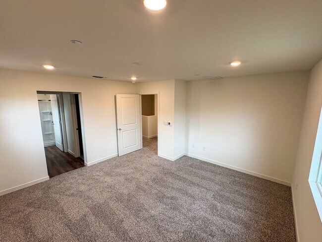 Building Photo - 827 Congaree Ln
