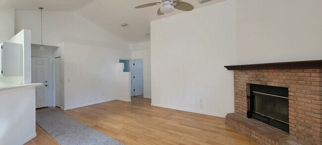 Building Photo - 3 Bedroom/2 Bath Home in Cherry Tree
