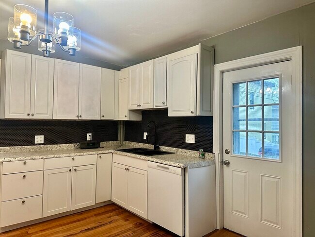 Building Photo - 8 Eastburn Pl