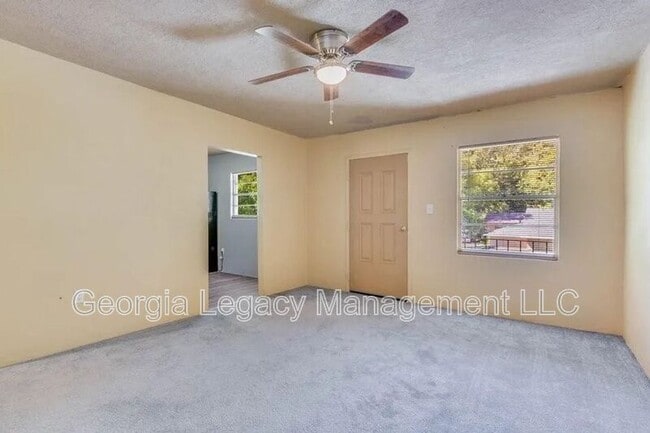 Building Photo - 65 Hughes St