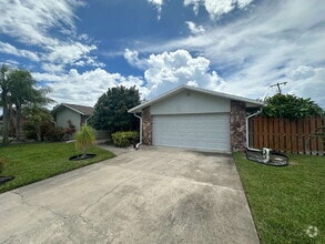 Building Photo - Charming 3-Bedroom Oasis with 2 Full Baths...