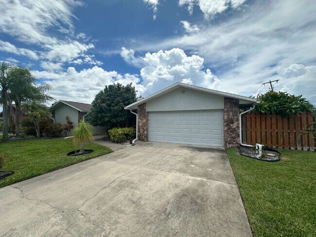 Primary Photo - Charming 3-Bedroom Oasis with 2 Full Baths...