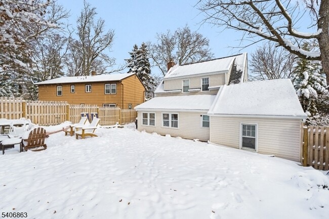 Building Photo - 11 Longview Trail E