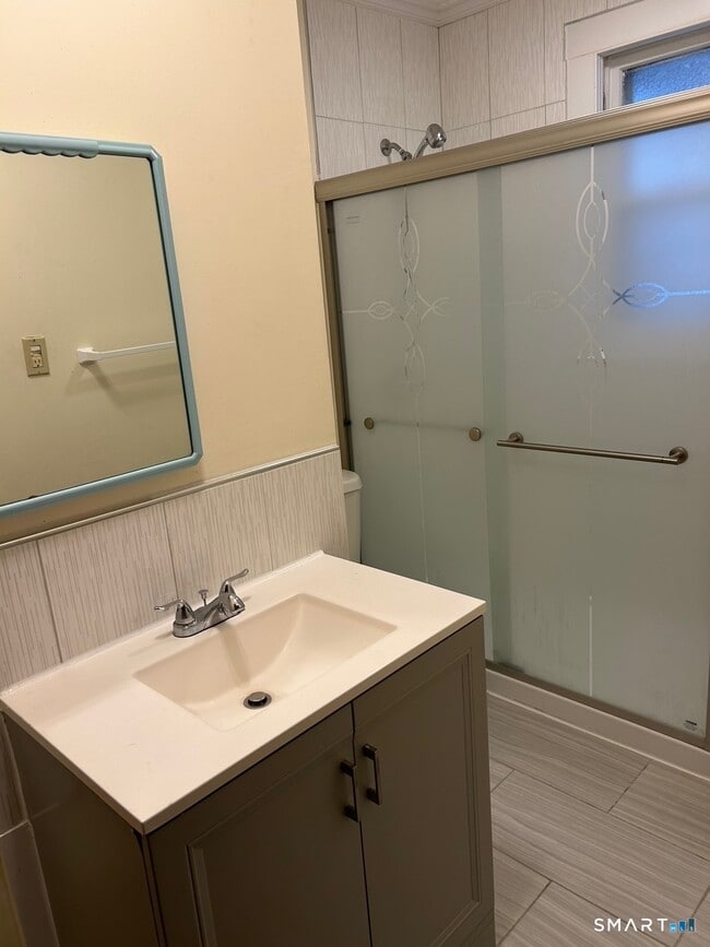 Building Photo - 68 Derby St