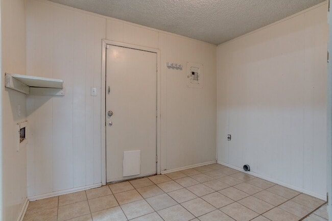 Building Photo - 4 Bed 3 Bath Pre-lease in Central Lubbock!!!