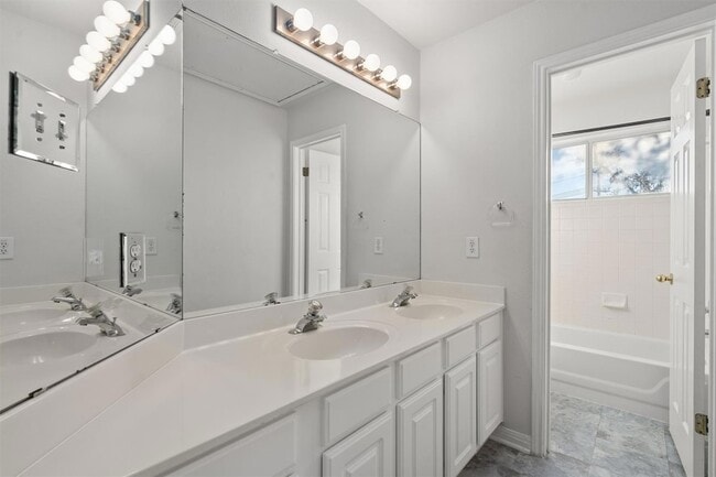 Building Photo - 803 Cashew Ln