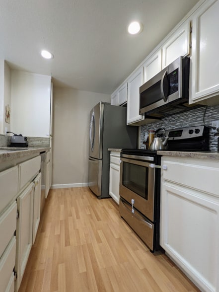 Building Photo - 328 W Sunnyoaks Ave