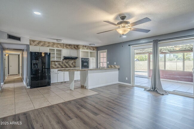 Building Photo - 3236 S Kenwood Ln