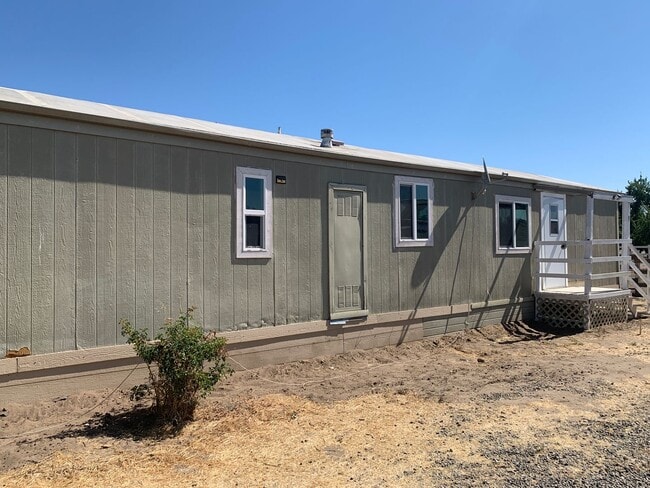 Building Photo - Comfy mobile home in Manteca