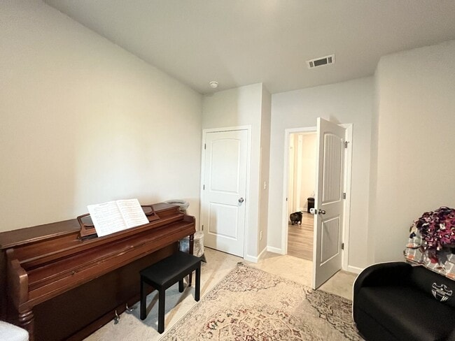Building Photo - 4-Bedroom w/ Open Layout & Community Perks