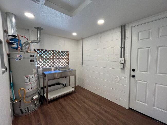 Building Photo - Spacious 3 bed 1bath home available in Ard...
