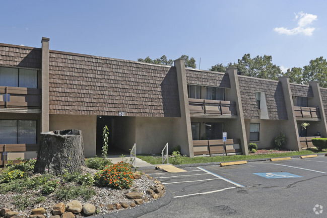 Building Photo - Ridge Terrace