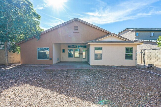 Building Photo - 11570 W Yuma St