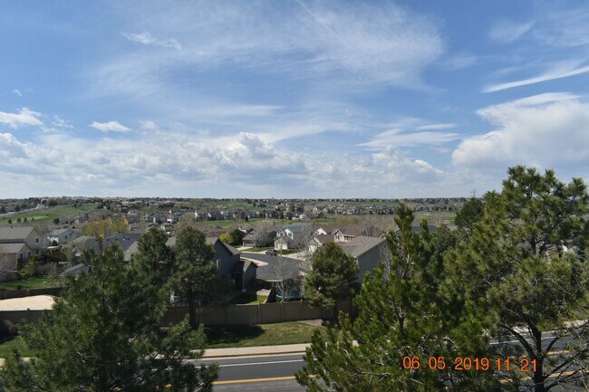 Building Photo - Large Parker Home 3 bed, 3 bath Nearly 2K ...