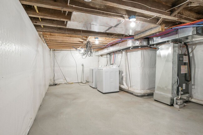 Building Photo - 3312 W Cumberland St