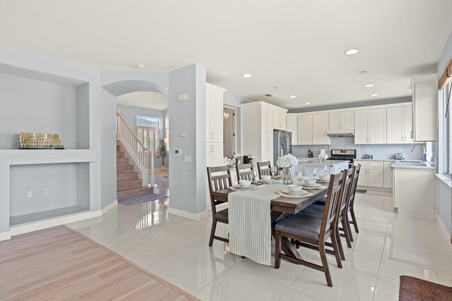 Building Photo - 10919 Mirador Dr