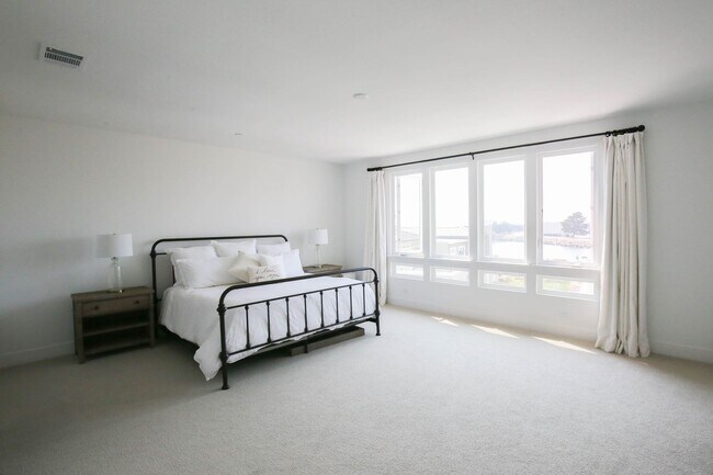 Building Photo - Enjoy Bay Views And Trails In This Newer Modern 3 Bedroom Home