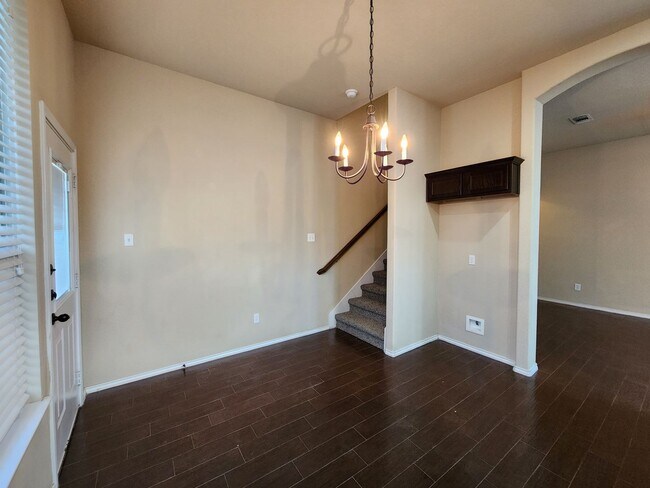 Building Photo - 3/2.5/2 Duplex / Minutes from Downtown NB & Creekside Shopping & Restaurants / Fenced in Yard /CISD