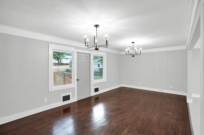 Building Photo - 2271 Cresta Dr