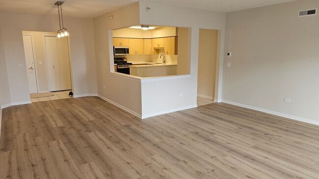 Building Photo - 675 Pearson St