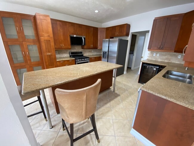 Building Photo - 21623 San Marino Dr