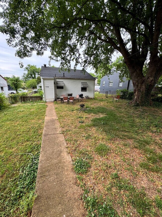 Building Photo - 3 Bed 3 Bath House near VCU and Byrd Park!