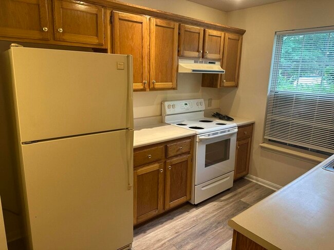 Building Photo - 1017 Smither Dr