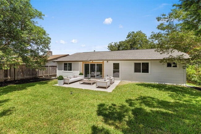 Building Photo - 1111 Spearson Ln