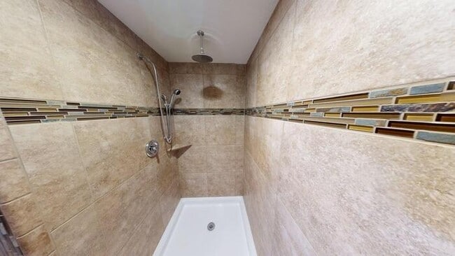 Building Photo - 140 American Ave