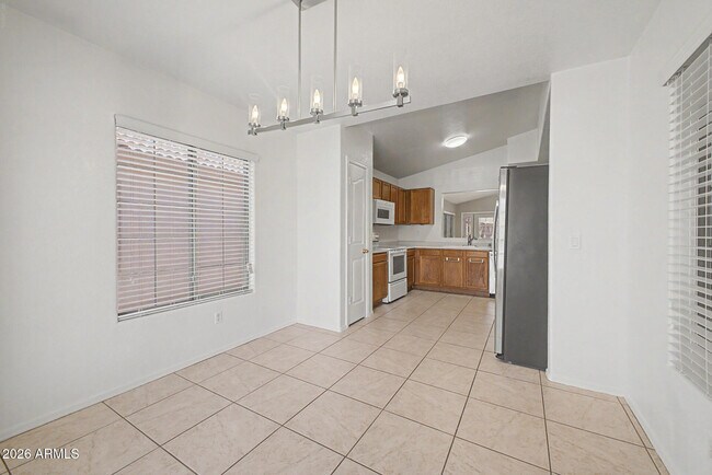 Building Photo - 6602 W Desert Hollow Dr