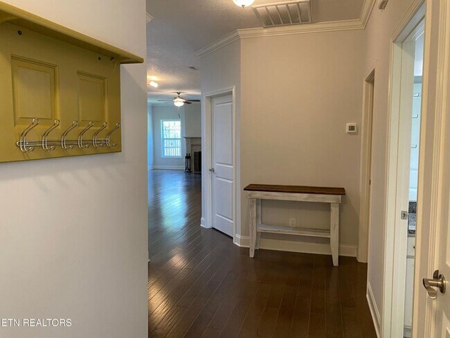 Building Photo - Single Level Home with 2 bedrooms + Separate Office or Den!