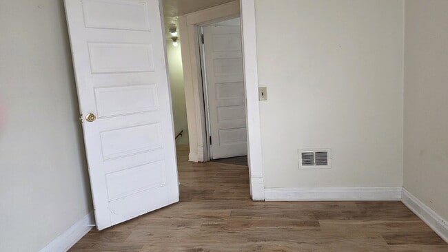 Building Photo - 3 Bedroom Home