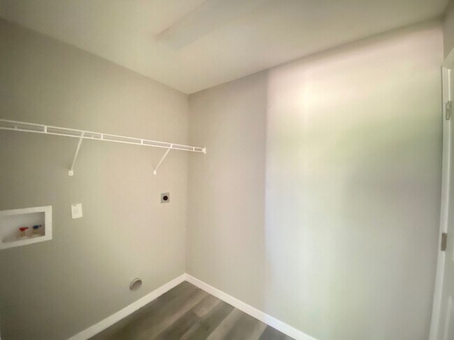 Building Photo - Desirable SW Ocala Neighborhood 3/2/2 **WON"T LAST**